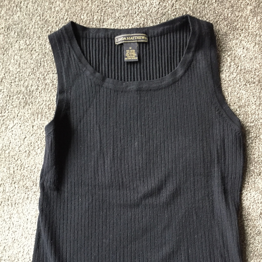 Linda Matthews black sleeveless sweater M